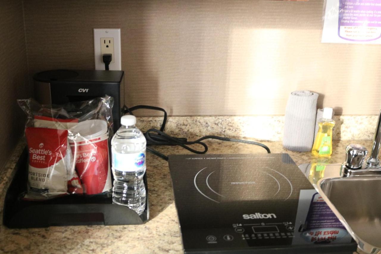 Nomad Hotel & Suites Fort Mcmurray Extérieur photo