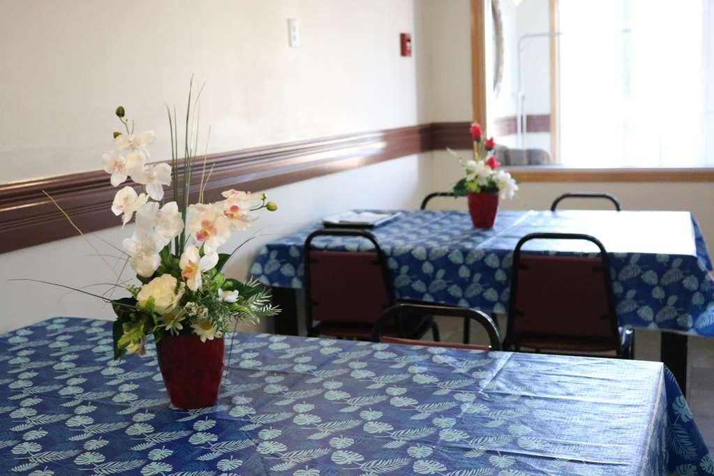 Nomad Hotel & Suites Fort Mcmurray Restaurant photo