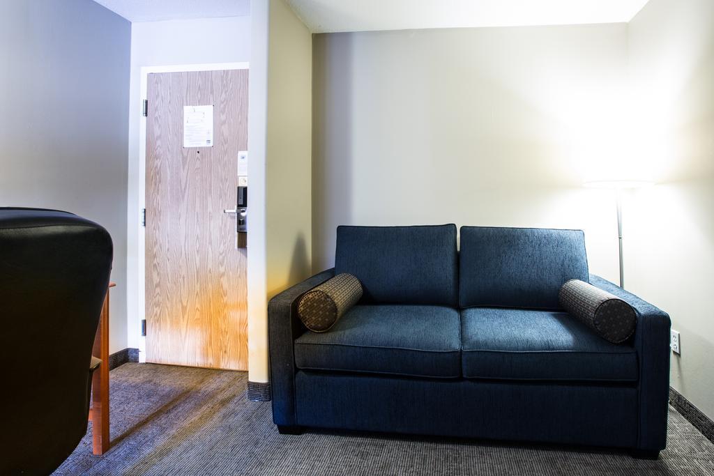 Nomad Hotel & Suites Fort Mcmurray Extérieur photo