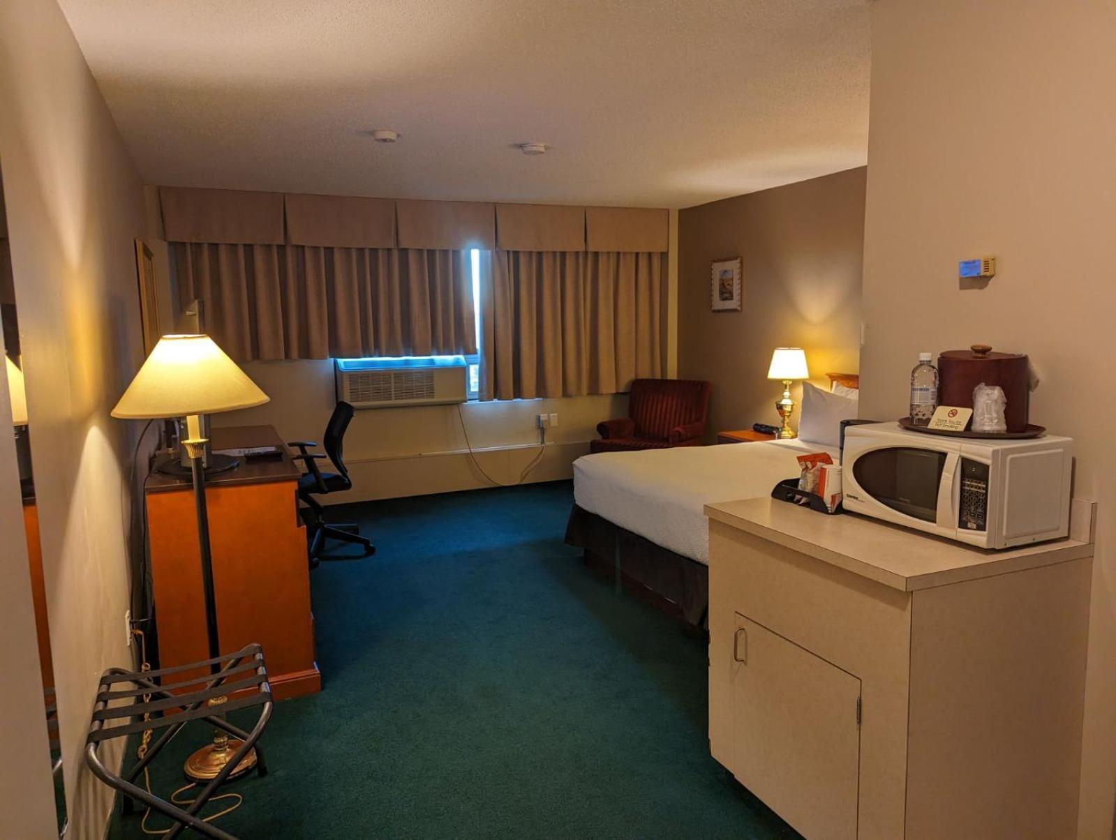 Nomad Hotel & Suites Fort Mcmurray Extérieur photo