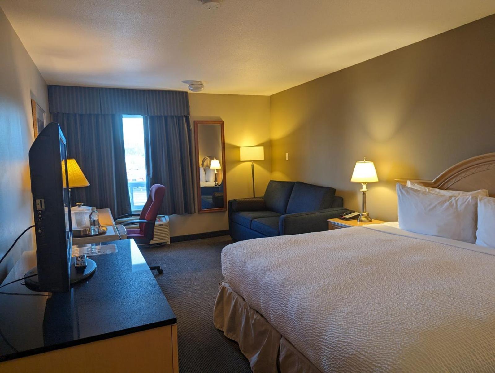 Nomad Hotel & Suites Fort Mcmurray Extérieur photo