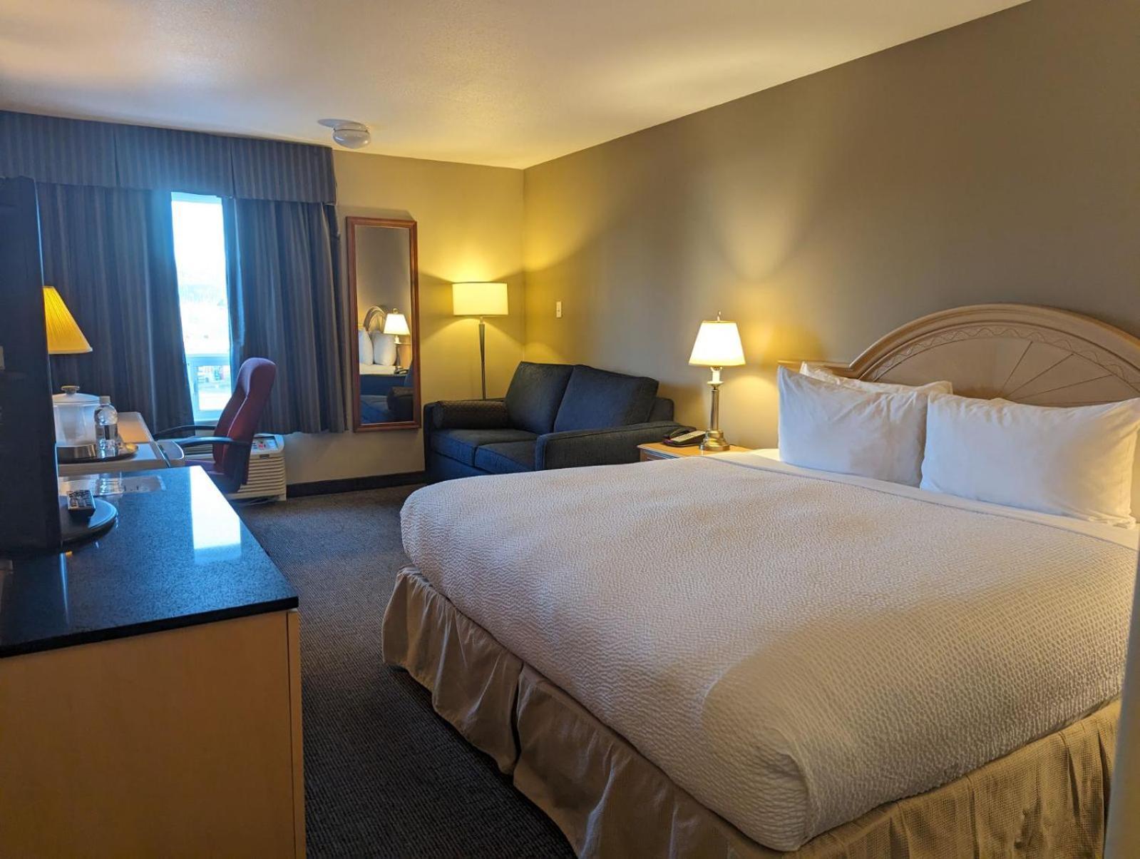 Nomad Hotel & Suites Fort Mcmurray Extérieur photo