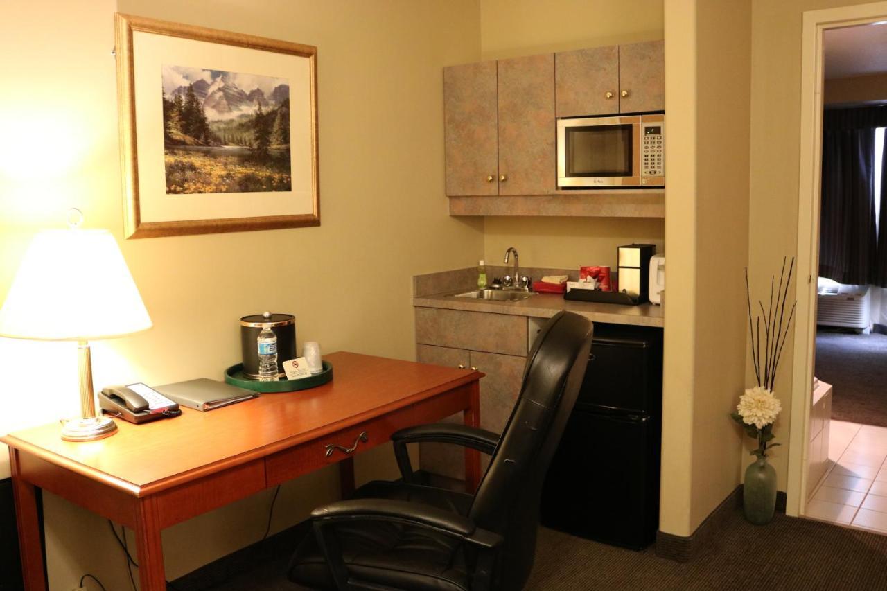 Nomad Hotel & Suites Fort Mcmurray Extérieur photo